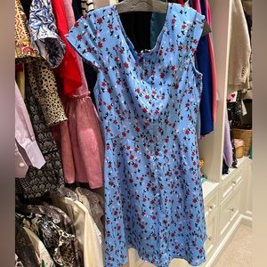 Adorable and sweet and flattering size 6 dress